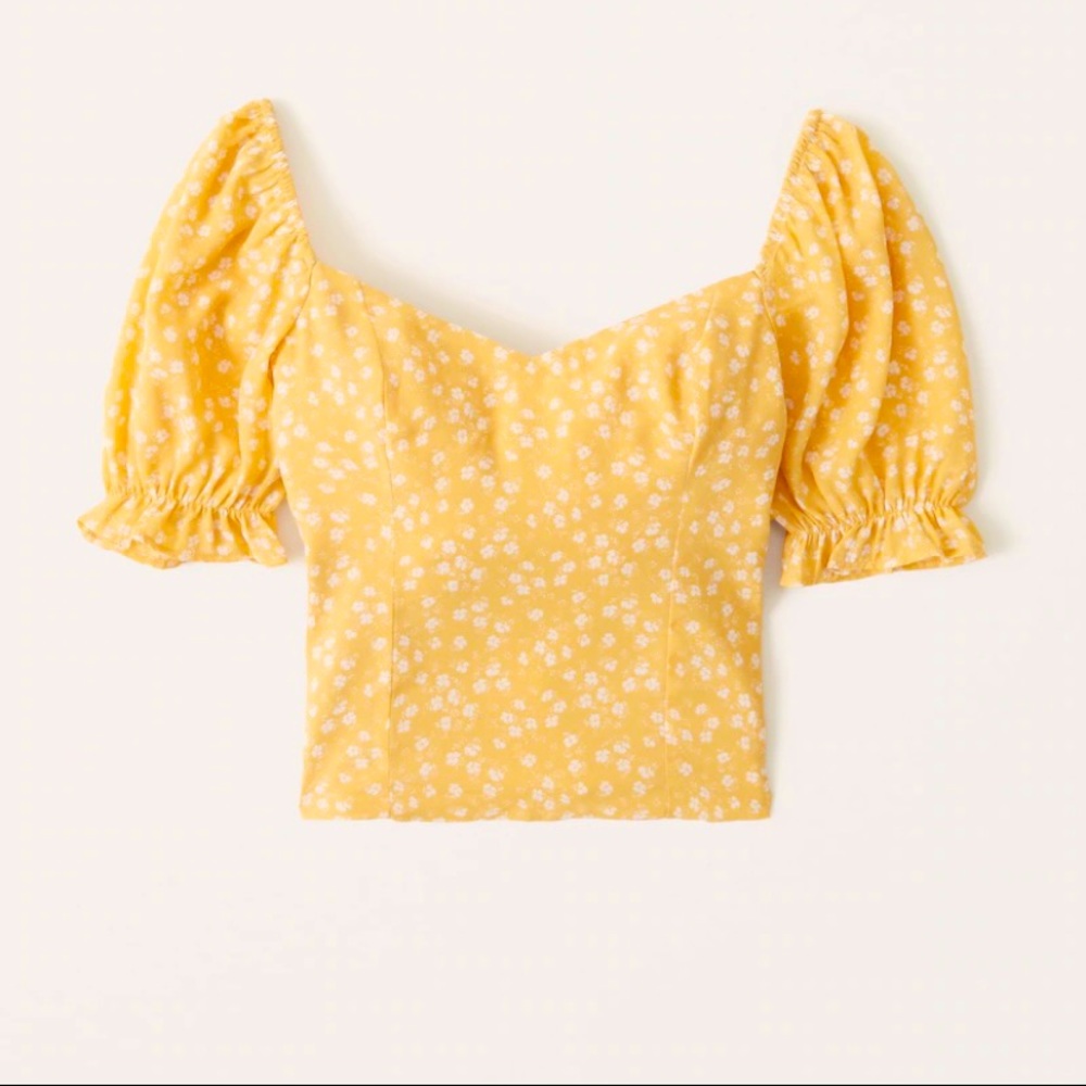 Puff sleeve sweetheart top💛